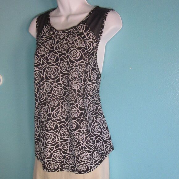 Lululemon Sculpt Tank in Posey Print Womens Size M  Pullover Black & White Top - Picture 1 of 8